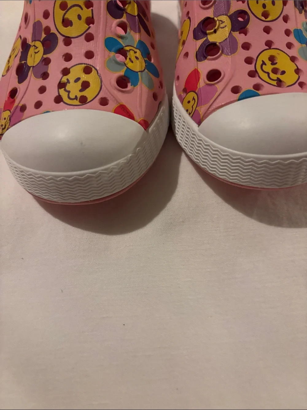 NWT Native Kids Pink Floral Smiley Water Shoes